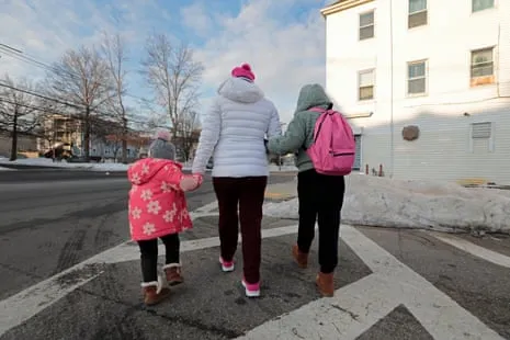 Courts Rule Opposing White House on Removing Central American Minors and Venezuelan Nationals