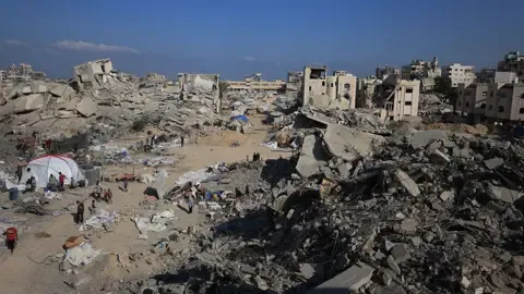 Military Tanks Push into Major Gazan Residential District