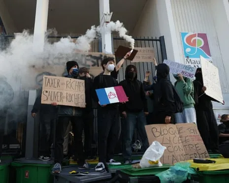 New French Prime Minister Under Intense Scrutiny as Countrywide Strikes Disrupt Education and Transportation