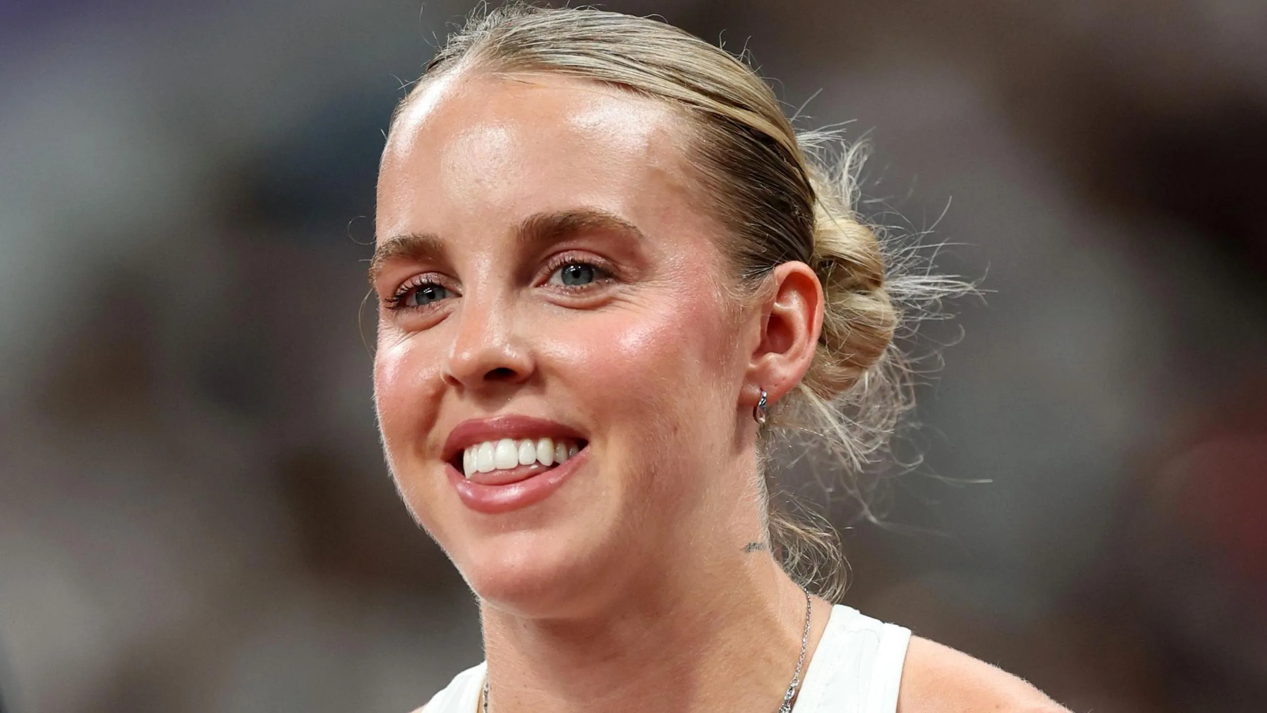 The British star Launches World Title Bid with Strong Performance